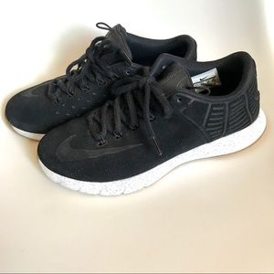 Nike lunarlon HyperRev low EXT